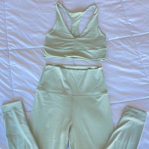 SET ACTIVE LUXFORM LEGGINGS AND BRA SIZE S AND M